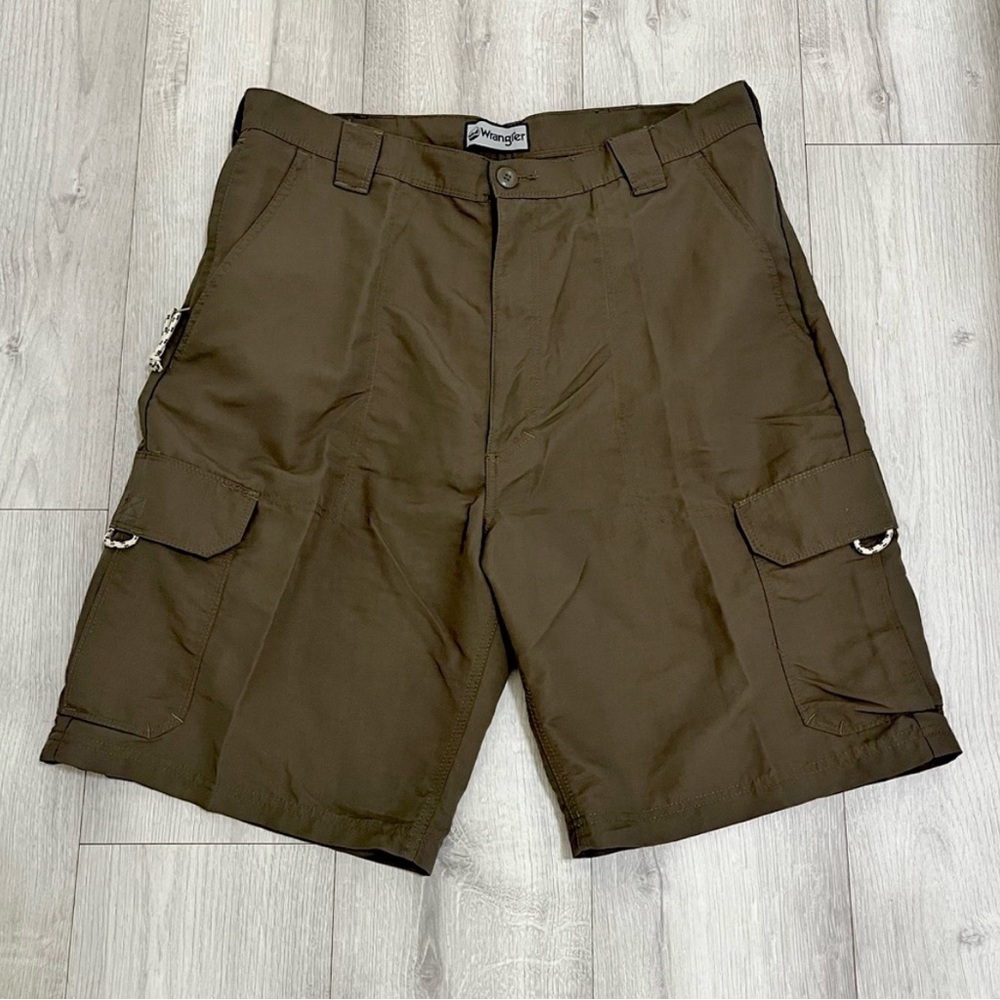 Wrangler Men's Cargo Shorts in Olive Brown